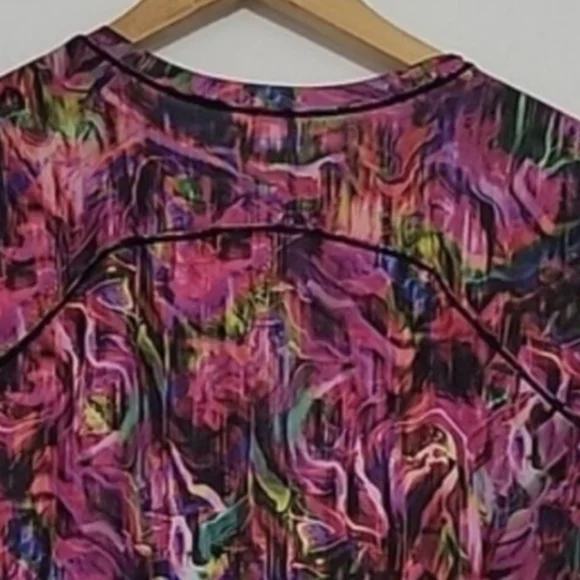 Lululemon Run Train Tee - Picture 4 of 9